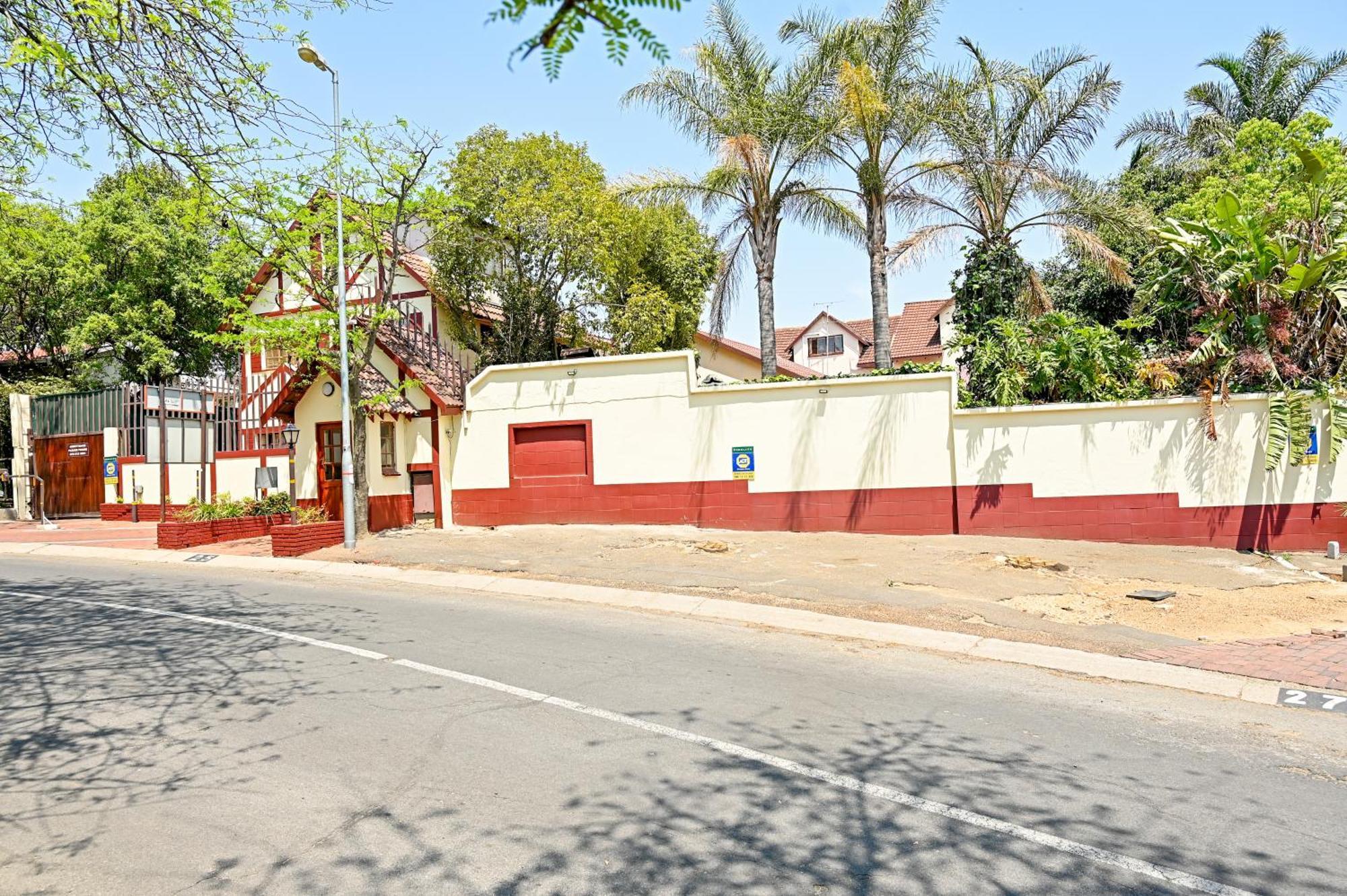 Tudor Lodge Guest House Johannesburg Exterior photo