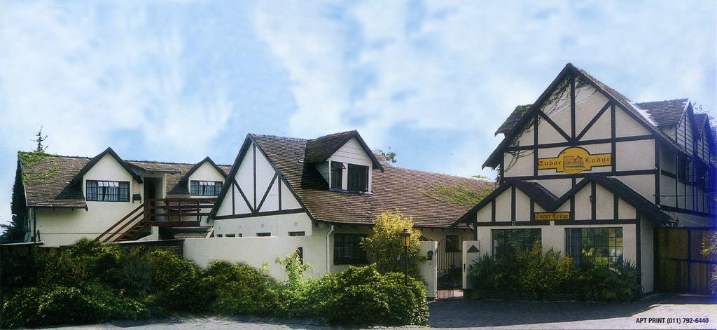 Tudor Lodge Guest House Johannesburg Exterior photo